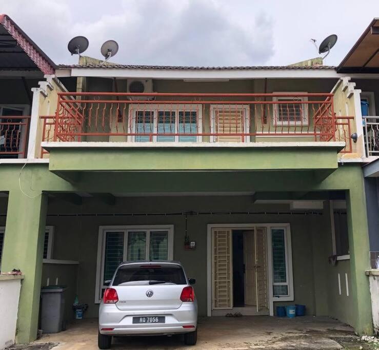 Nice Seremban 2 1/2 Storey House With 4 Rooms Exterior photo